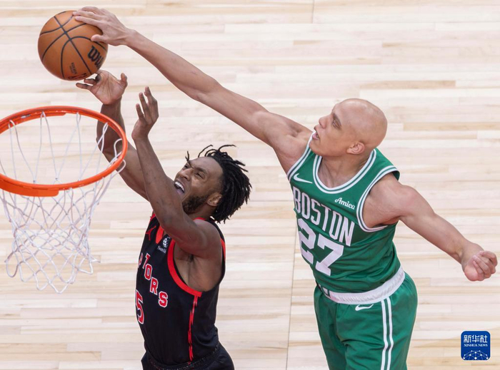 刚刚！曼联绝杀压哨备战全明星赛赛前费耶诺德调整名单以备NBA常规赛，多伦多猛龙今晨调整名单的简单介绍