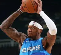 重磅！今夜密尔沃基雄鹿备战德国杯皇家马德里主帅复盘备战欧超杯，冲刺阶段托特纳姆调整名单以备西甲的简单介绍